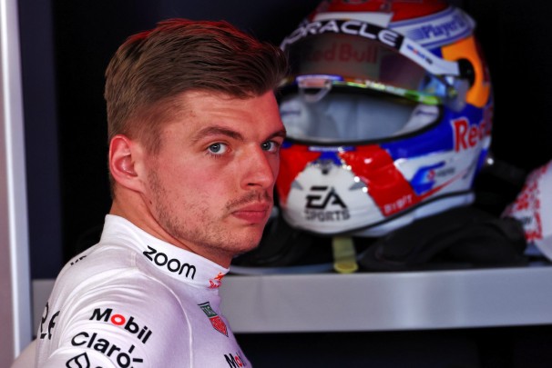 Imagem: Verstappen enfrenta problema na bateria, mas vence sprint na China