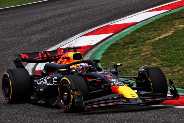 Imagem: Verstappen domina e conquista quinta pole consecutiva no GP da China